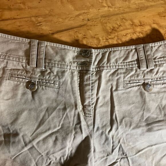 Ann Taylor tan mid-length shorts, size 8, excellent condition - Picture 3 of 3
